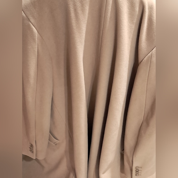 Lands' End 100% Wool Women's Camel Overcoat - Size 44 - Picture 13 of 16